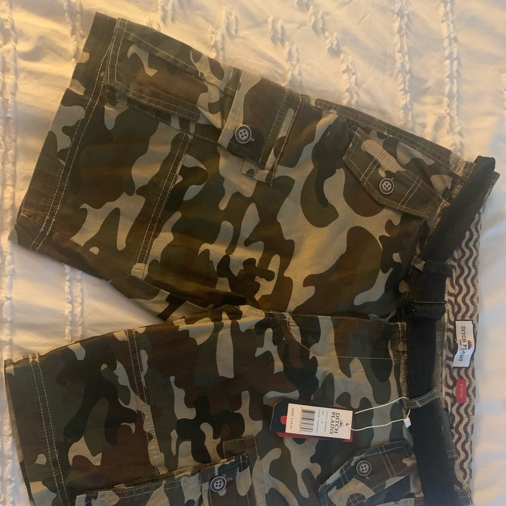 Mens ditch plains camo shorts size 34